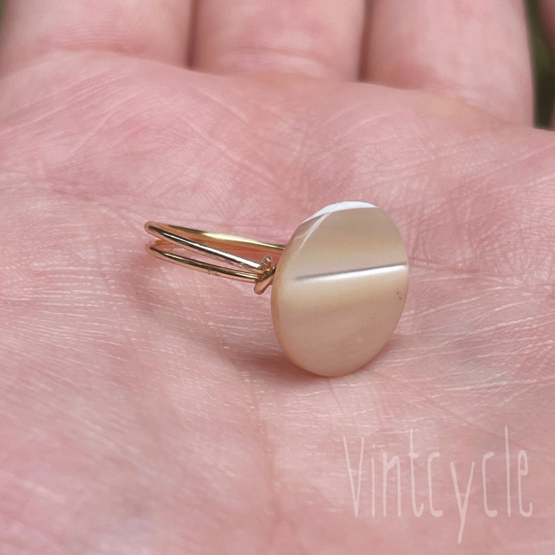 Pearlescent Beige Gradient Button Ring